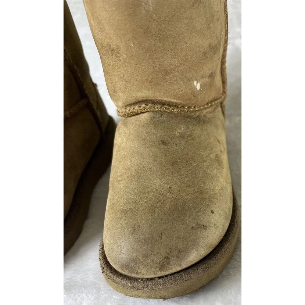 UGG Classic Little Girls Boots Tan Brown Shearling Lined Size 8